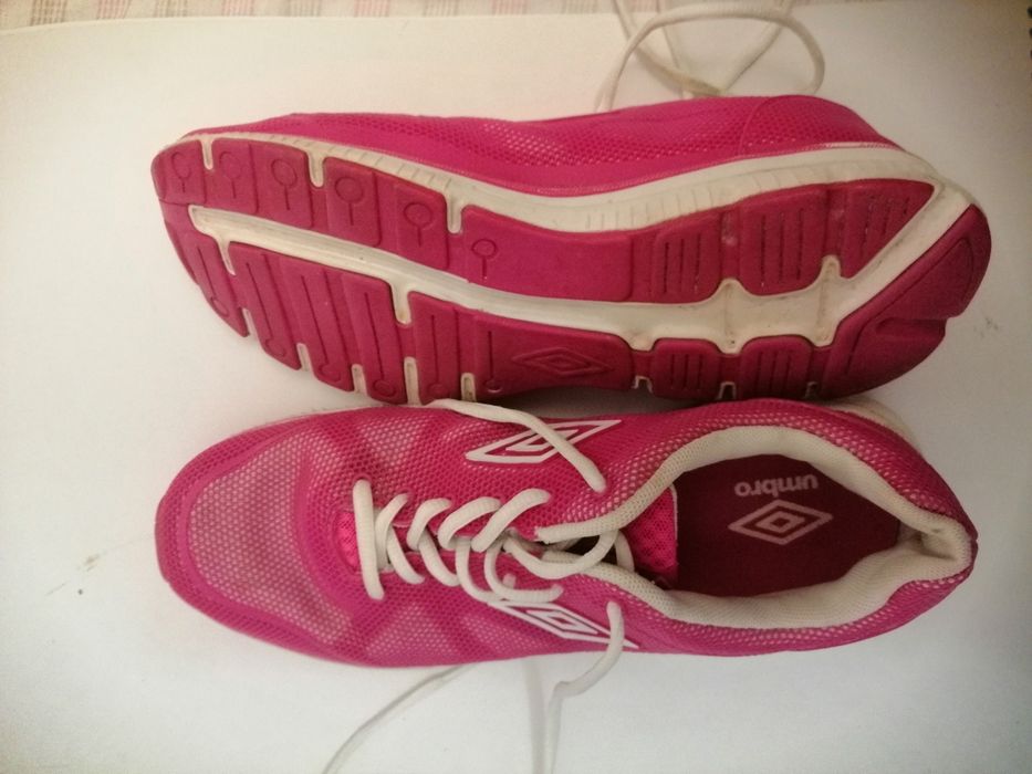 Дамски спортни обувки