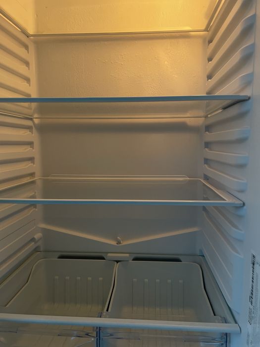 Продаю б/у холодильник