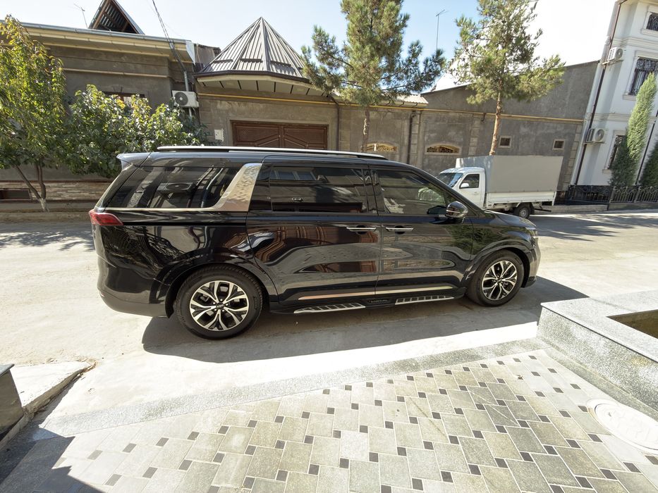 Kia Carnival Limusine