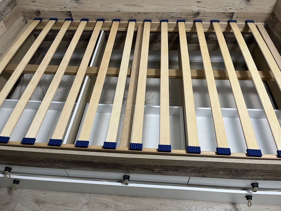 Двуетажно легло с подматрачна рамка+два матрака