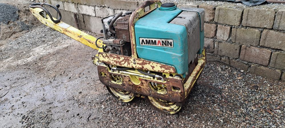 Vând cilindru compactor