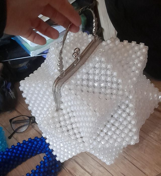 Белая сумка из бусин, Икосаэдр.