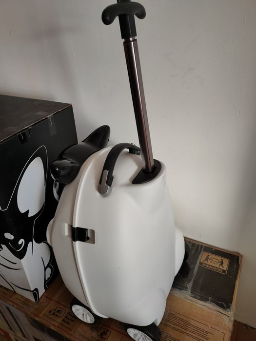 Детский дорожный чемодан.