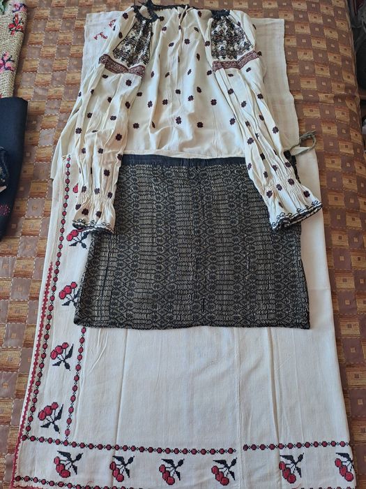Costume populare autentice, piese de colectie pentru colectionari