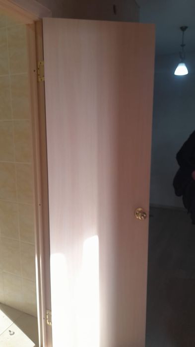 Продам двери межкомнатные б/у состояние нормальное.