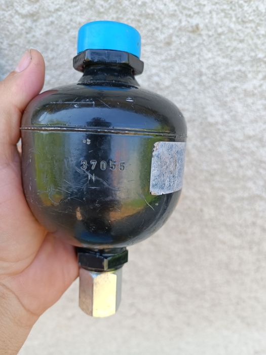 Продавам хидро акомулатор
