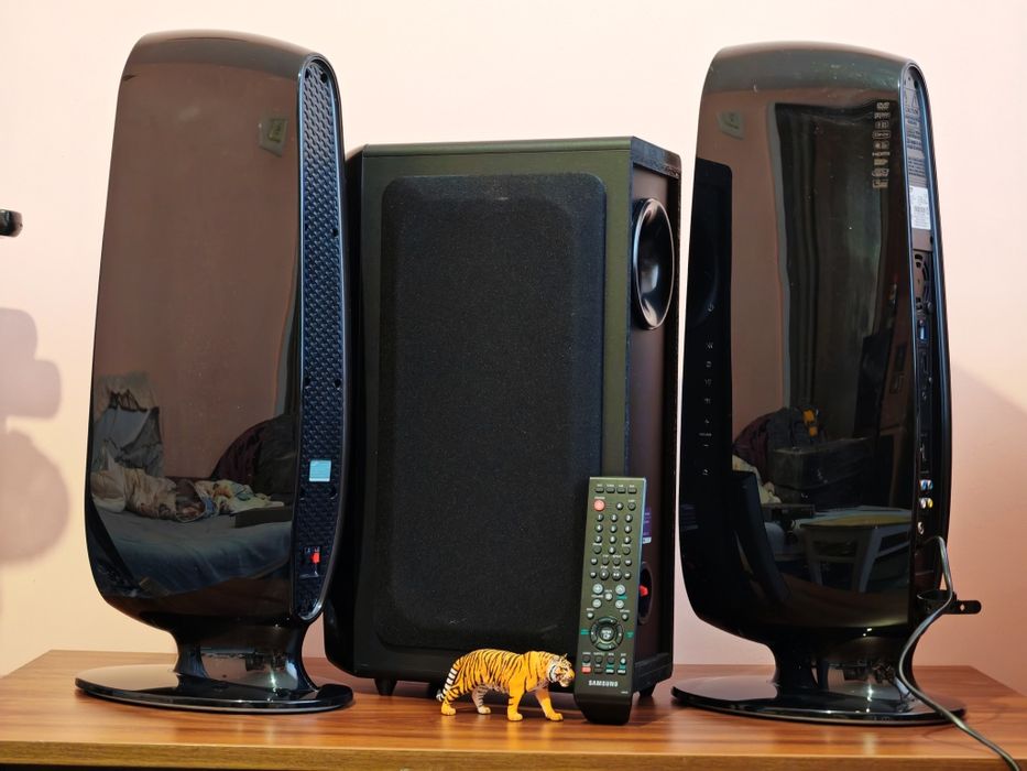 Samsung RTS-HE10. A/V system 2.1. O realizare de top. Preț fix !