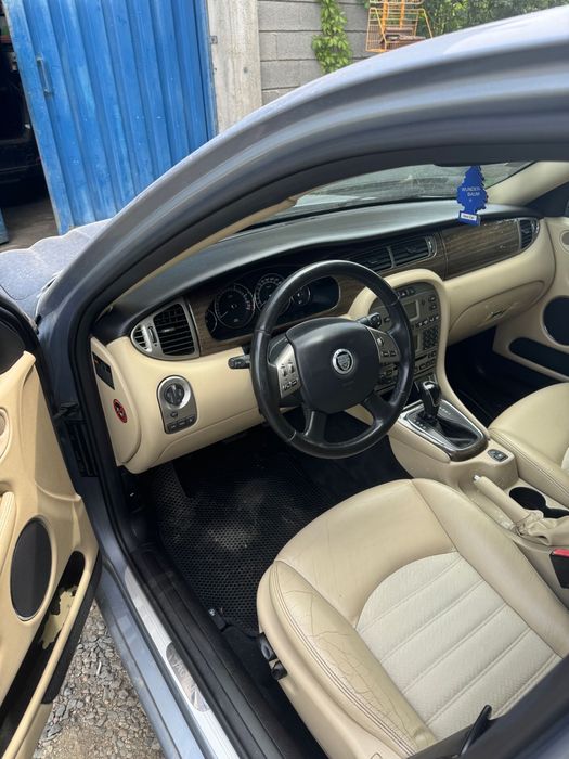 Jaguar X-Type de vanzare