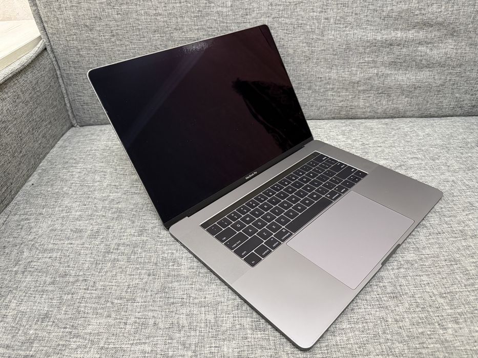 MacBook Pro 15. 2016. Core i7/16/256/Retina