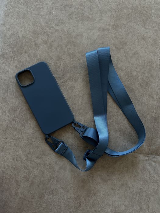 Калъф за iphone 13 с връзка (син)