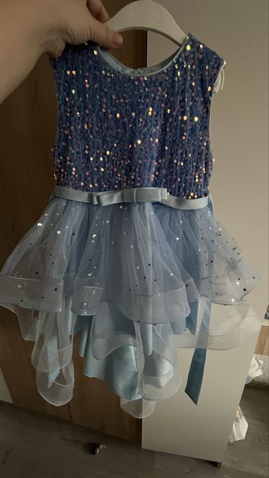 Платья за 5000 тенге в хорошем состоянии, чистые забирать с Майкудука