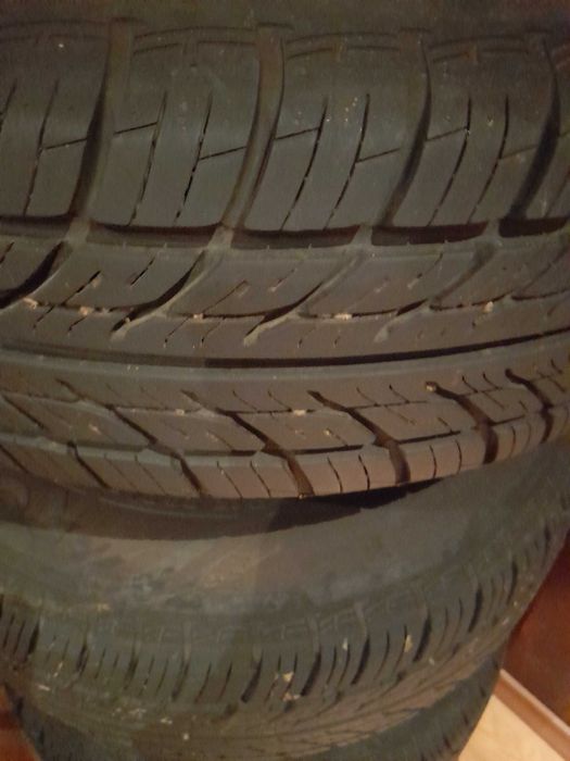 Автомобилни гуми с джанти