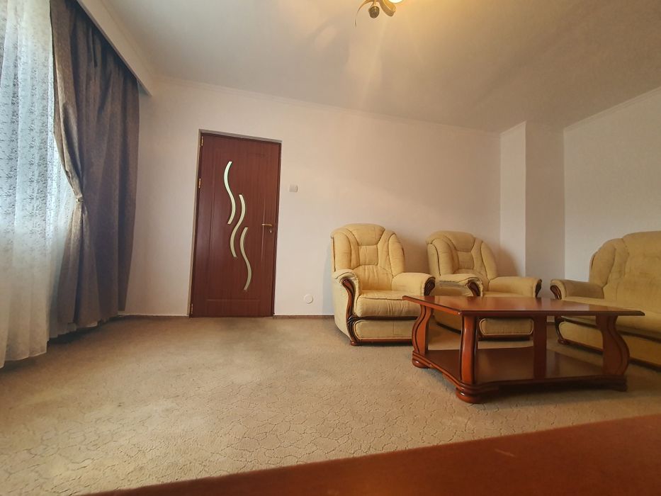 Inchiriez apartament