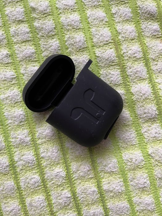Продаю чехлы на AirPods