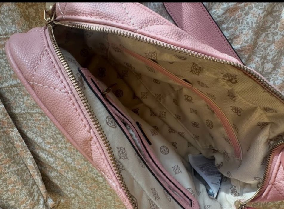 Оригинална чанта Guess