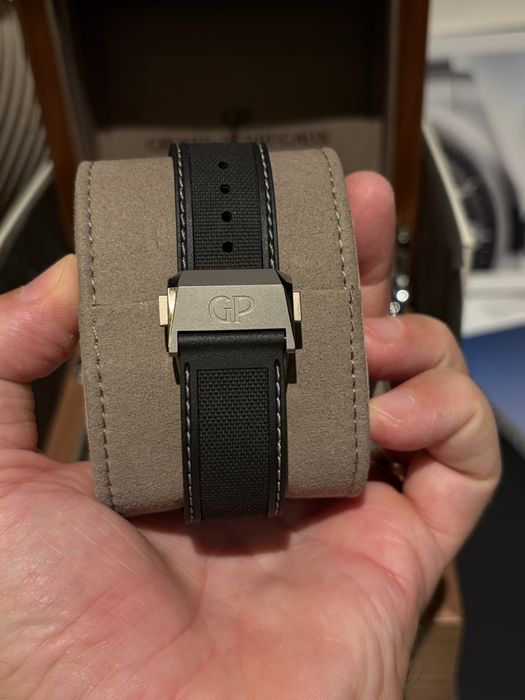 Girard Perregaux Laureato Absolute Ti230 - full box - nepurtat