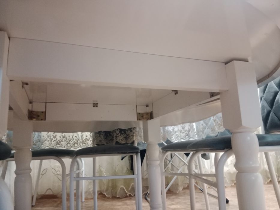 Продам стол новый