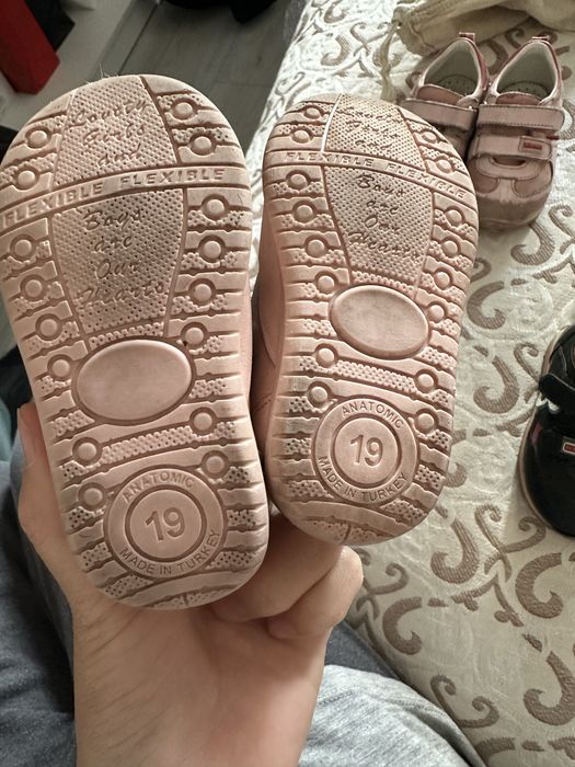 отдам бесплатно обувь для девочки