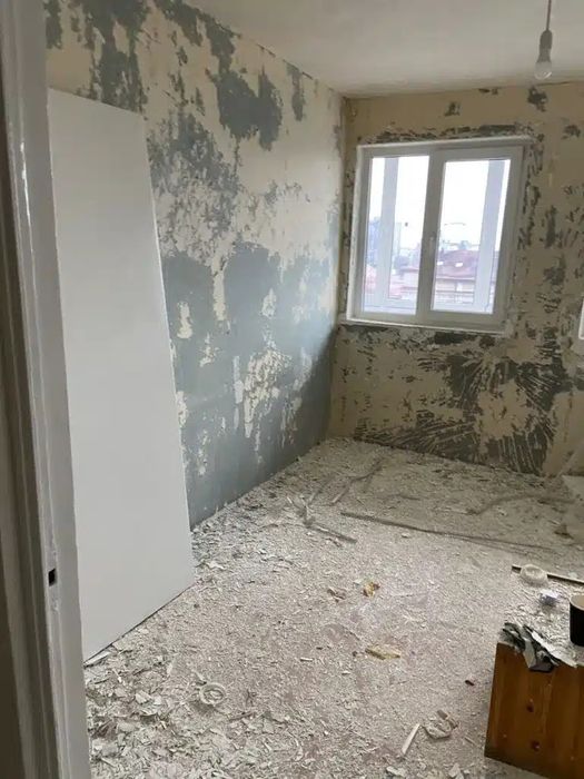 Servicii Demolari Apartamente și Case DECOPERTĂRI Gresie Debarasari