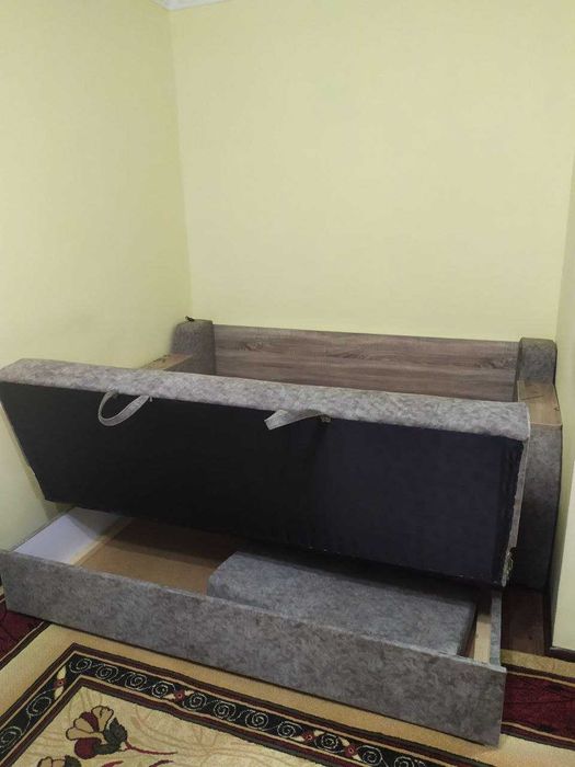 продается диван-кровать.