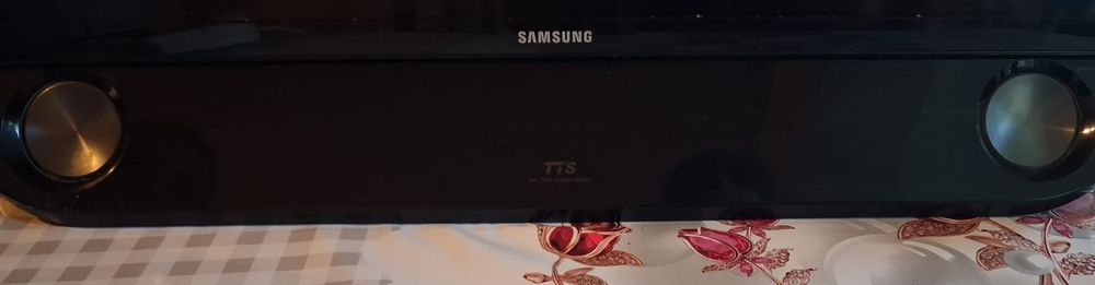 Телевизор 32" Samsung (со встроенным саундбаром)