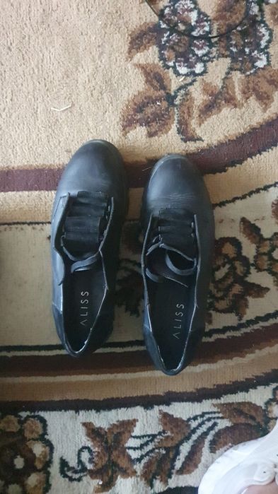 Pantofi mărimea 37