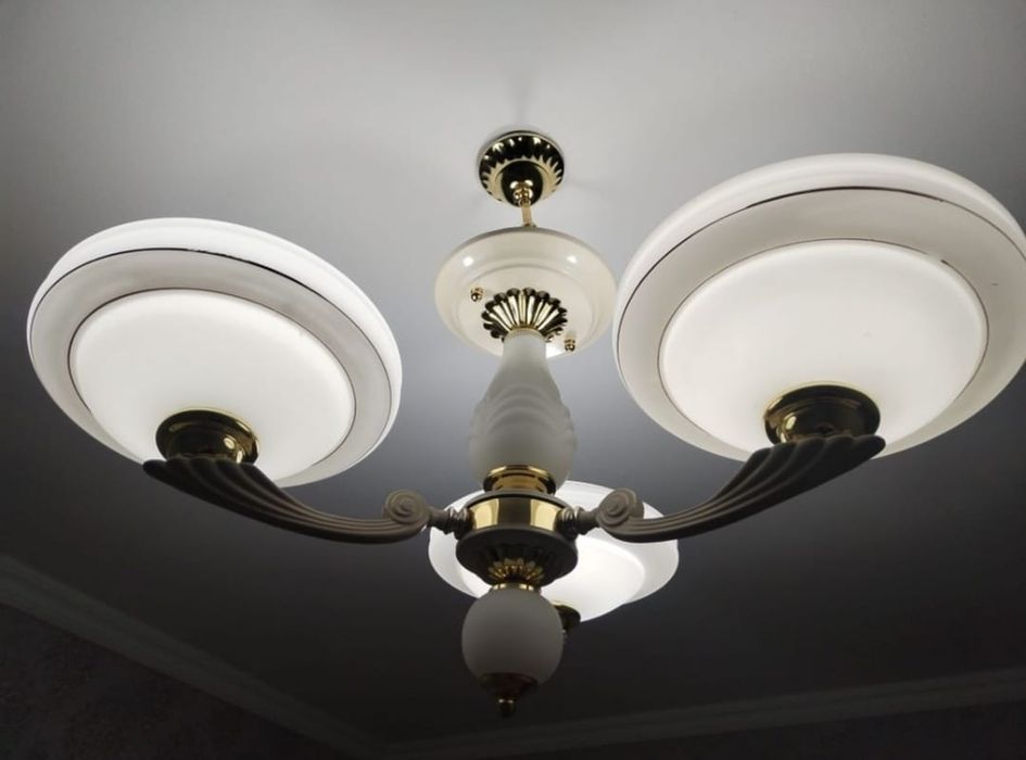 Продам     люстры