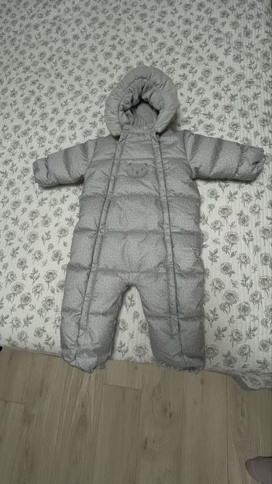Продам детский комбинезон подойдет для мальчика и девочки.