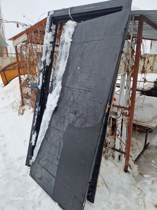 Продам дверь входную железная