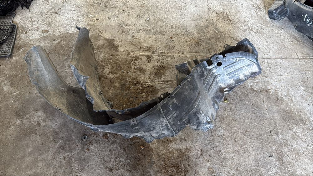 Передние Подкрылик Мазда Трибут