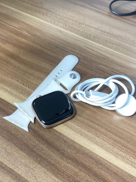 Apple Watch Seria 11 / 46 mm / Starlight