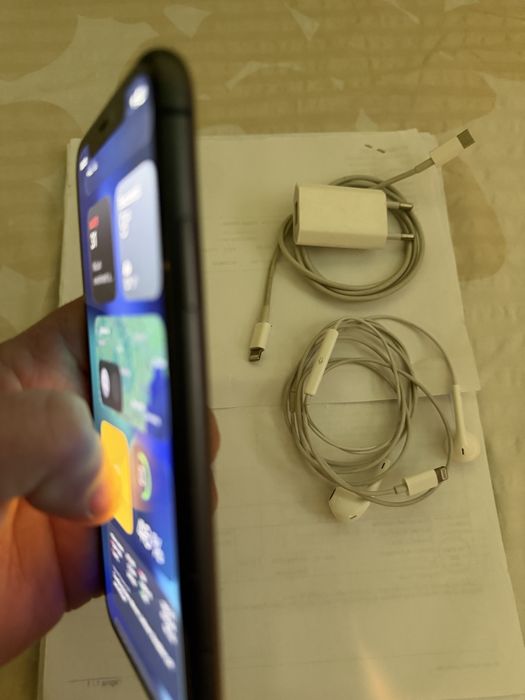 Vand iphone 11 ca nou liber de retea