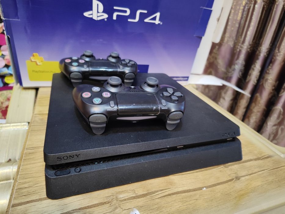 Playstation 4 slim