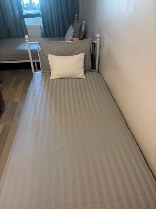 2 paturi de 90×200 cm cu saltele