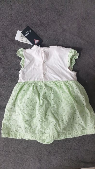 Rochita Guess, noua cu etichetă. 12 luni.