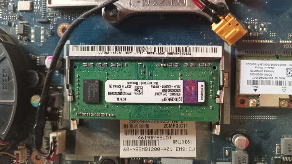 Материнская плата ASUS X53B.