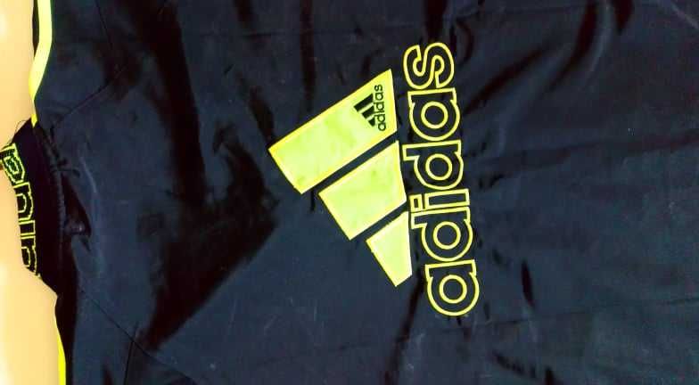 Спортен екип, шорти и фанелка Adidas, размер L/XL  (15 UK)