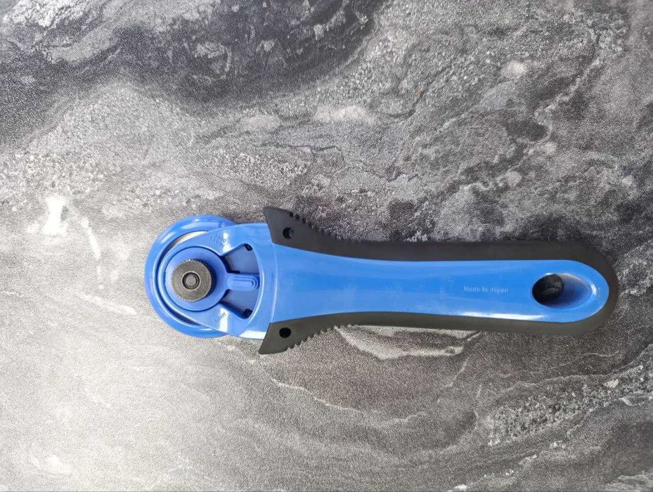 Роликовый нож Kai RS-45 Rotary Cutter