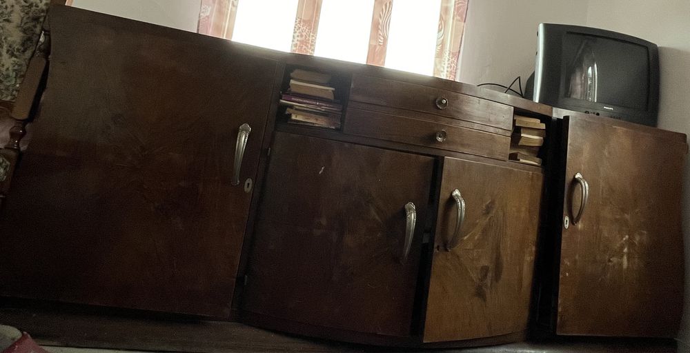Corpuri de mobilier retro lemn masiv furniruit necesita reconditionare