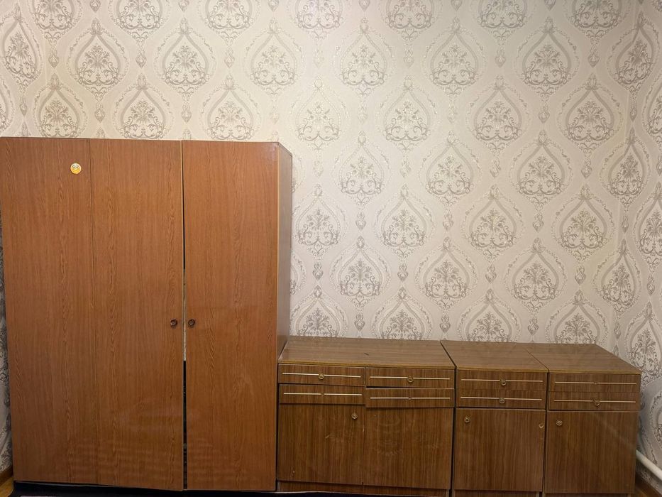 Катта шкаф ойналари билан