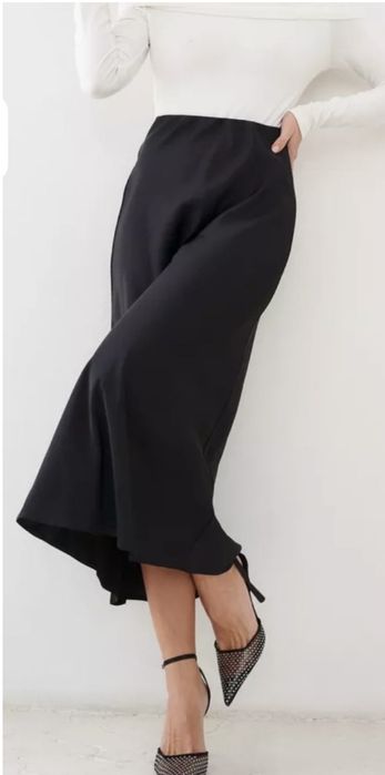 Атласная юбка в хорошем состоянии 42 размер .3500 тг