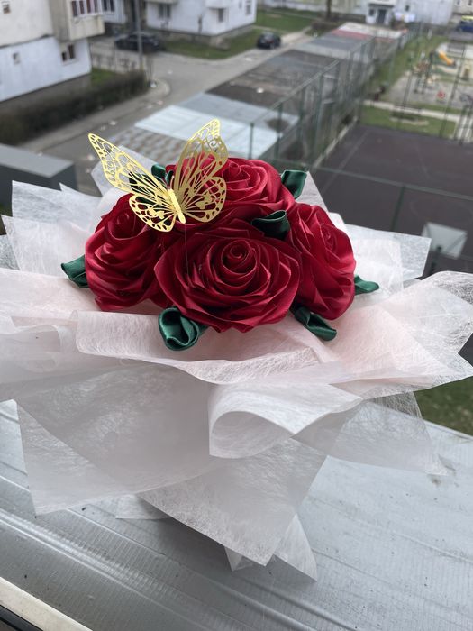 Buchet de trandafiri din satin