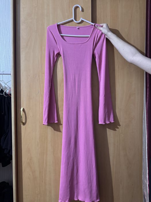 Продам розовое платье