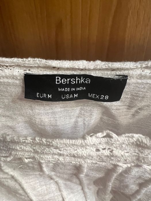 Top scurt model ie Bershka mărimea M