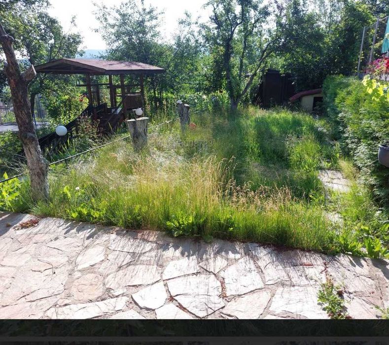 Поддръжка на тревни площи