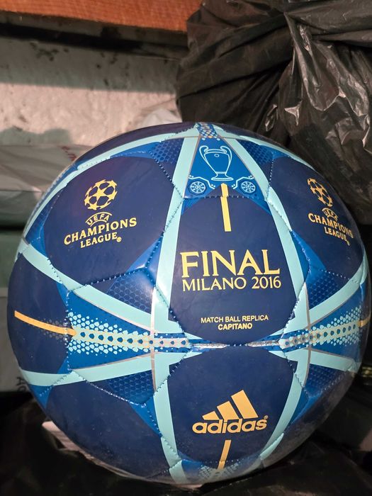 Promo футболни топки и вратарски ръкавици Adidas