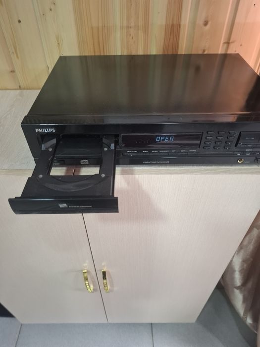 CD проигрователь PHILIPS CD 690