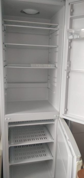 Холодильник 1.8м