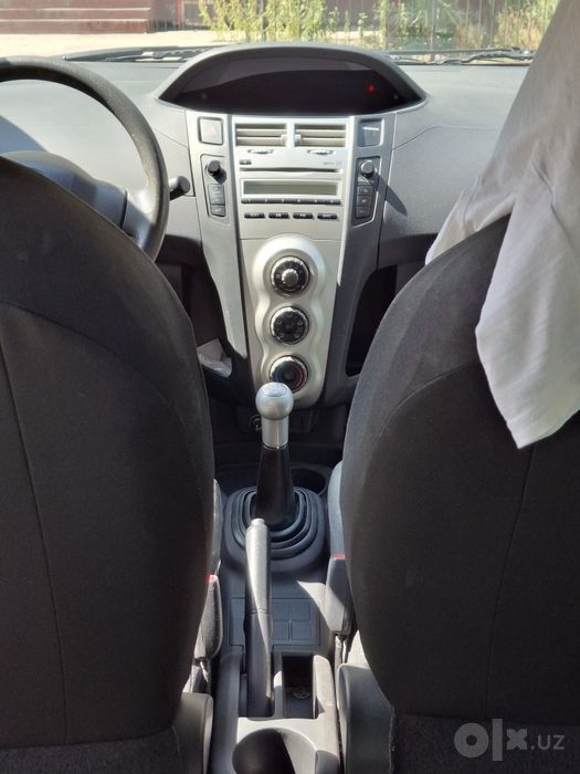 Toyota yaris  хетчбек 2nz