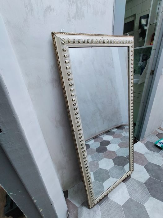 Зеркало в резном багете